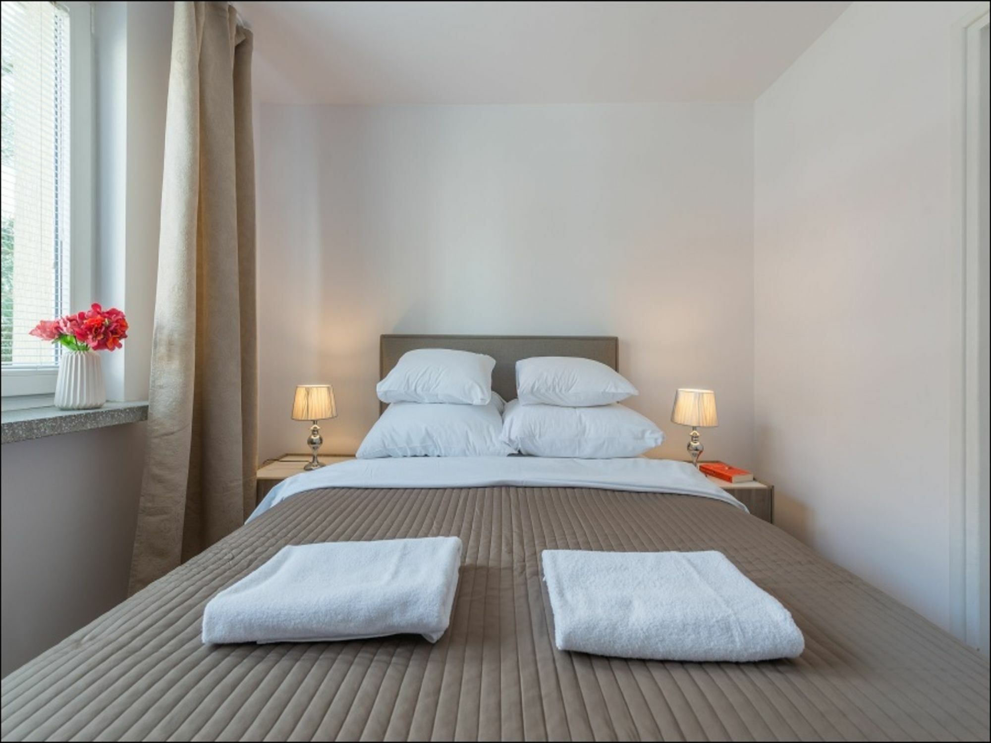 P&O Serviced Apartments Pulawska Warschau Exterior foto